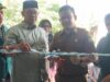 Potong Pita, Camat Husaini Resmikan “Rumoh Warga Carong” Gampong Lamsod