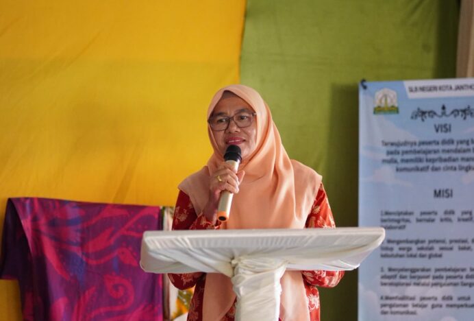 Ketua DWP Aceh Besar Dorong Semangat Belajar Murid SLB Kota Jantho