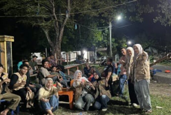 KKN di Gampong Pueb Lueng Nibong, Mahasiswa USK dan Warga Bakar Lemang Bersama