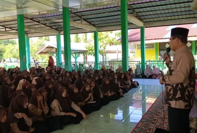 Monitoring MTsN 2 Aceh Timur, Kakankemenag Tekankan Disiplin dan Meraih Prestasi
