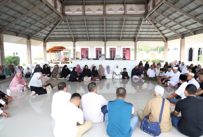 Dirut Bank Aceh Teladani Wakaf Habib Bugak