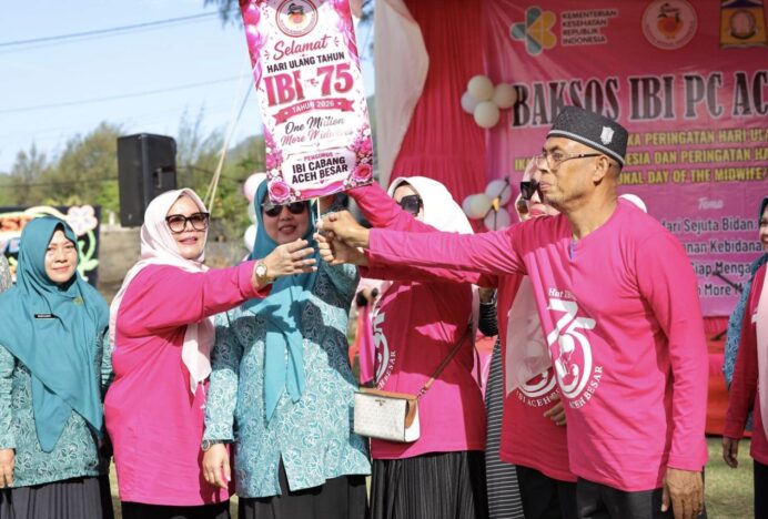 Ketua TP PKK Aceh Besar Ajak Bidan Perkuat Peran Wujudkan Keluarga Sehat dan Berkualitas