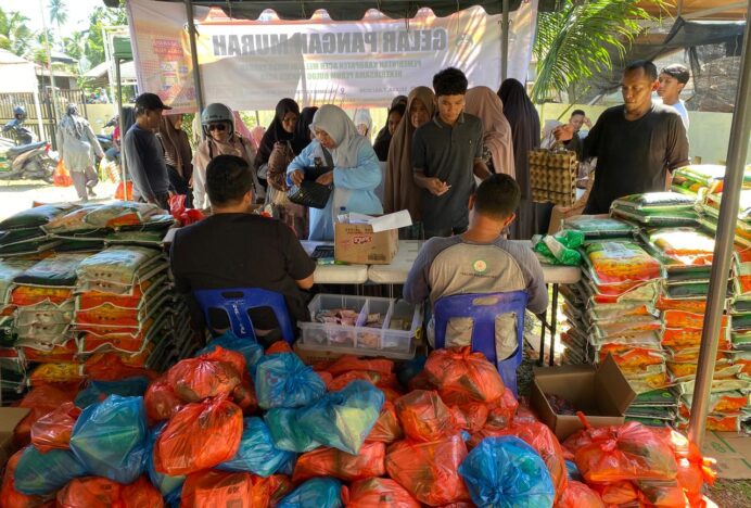 Harga Telur dan Cabai Turun, Warga Serbu Gerakan Pangan Murah di Darul Kamal