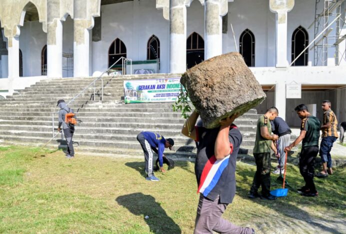 Satpol PP dan WH Aceh Besar Gelar Gotong Royong Aksi Indonesia ASRI