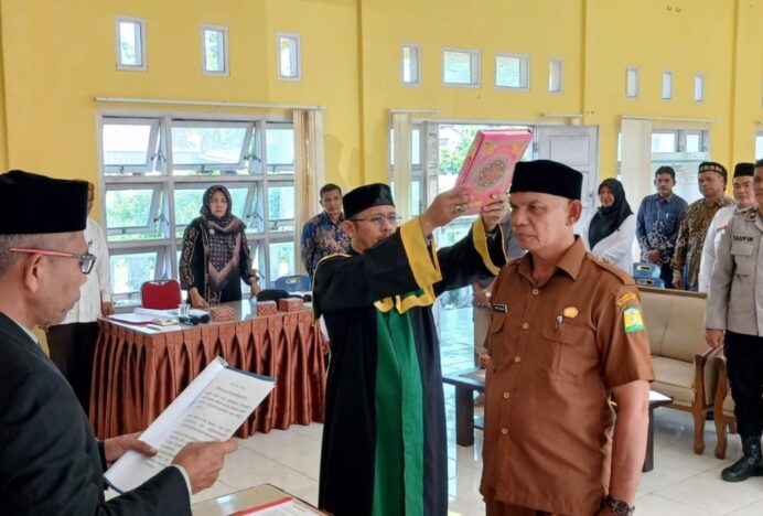 Camat Peukan Bada Lantik Imum Mukim Gurah