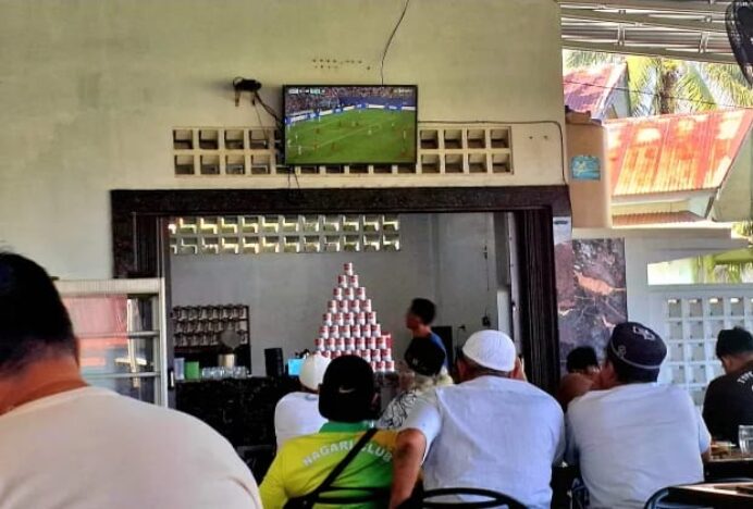 Warga Meulaboh Nobar di Warkop Saksikan Argentina Tumbangkan Swiss 3-1