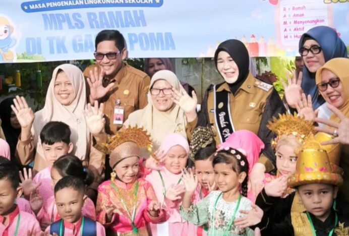 Wali Kota Banda Aceh Apresiasi Orang Tua Antar Anak di Hari Pertama Sekolah