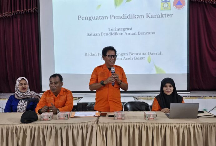 Kalaksa BPBD Aceh Besar Beri Penguatan SPAB pada MPLS SMAN Modal Bangsa