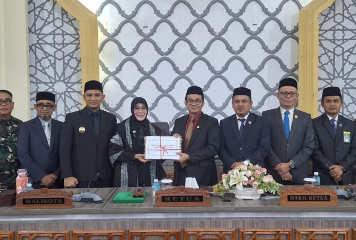 DPRK Banda Aceh Terima LKPJ Pelaksanaan APBK 2025