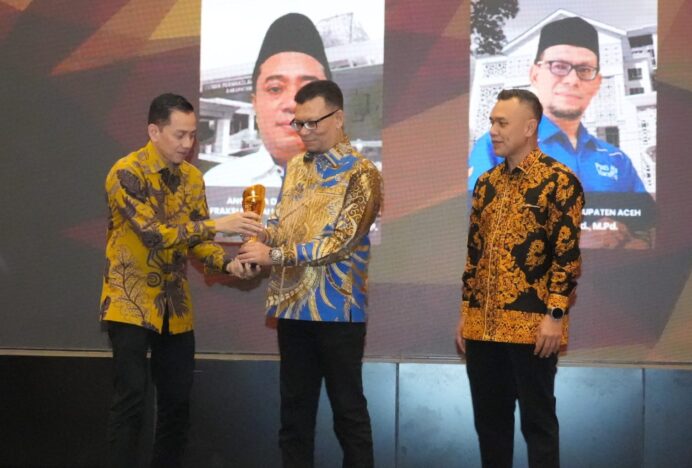 Wakil Ketua DPRK Banda Aceh Musriadi Raih Pemred Award 2026 di Yogyakarta