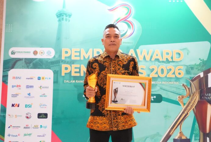 Ketua DPRK Aceh Besar Abdul Muchti Terima Pimred Award 2026