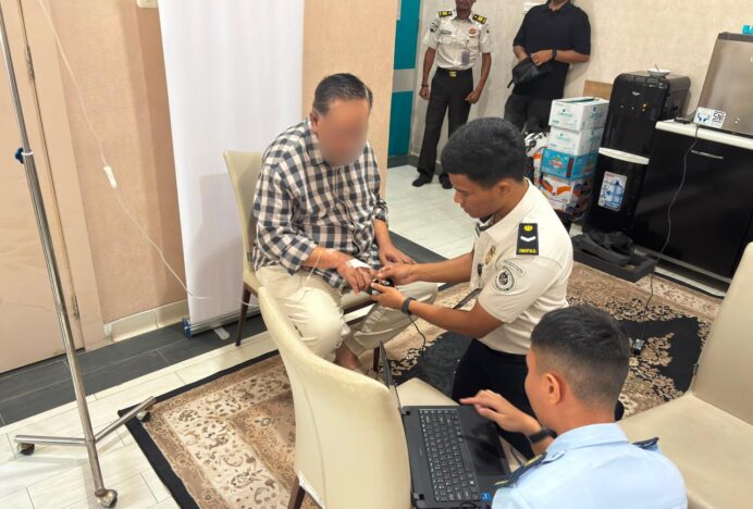 Wujudkan Layanan Inklusif untuk Masyarakat, Imigrasi Banda Aceh Datangi Pasien di RSUD Cempaka Lima