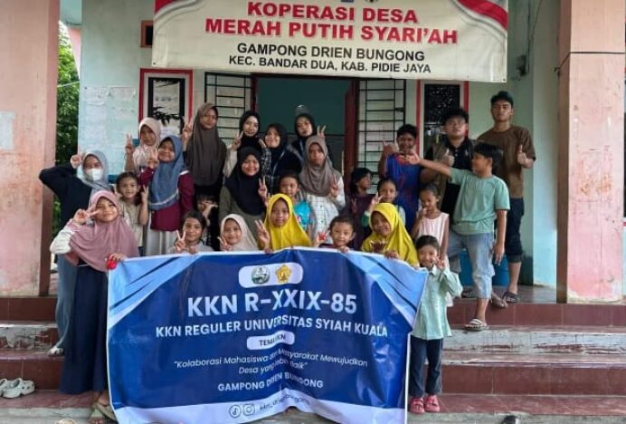Mahasiswa KKN USK Sulap Sampah Jadi Lampion Kreatif