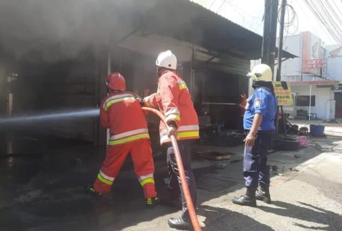 Kebakaran di jalan Teuku Umar Banda Aceh, 10 Unit Damkar Dikerahkan