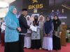Bupati Aceh Besar Serahkan Piala Juara Beut Kitab Bak Sikula
