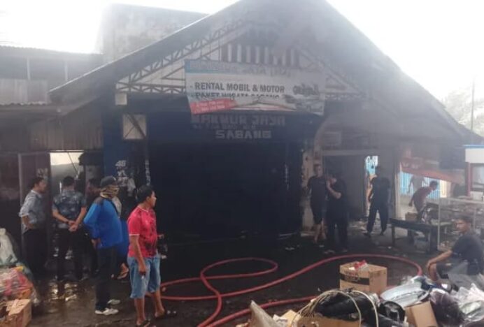 Bengkel Motor di Sabang Terbakar