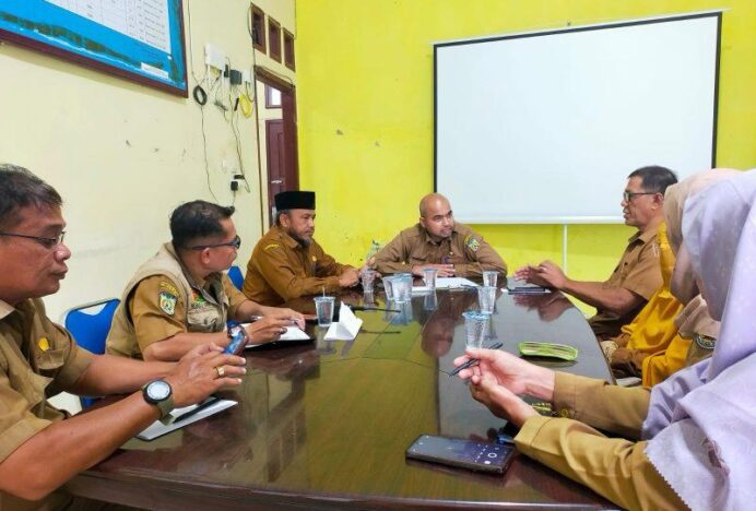 Plt Kadisdik Dayah Pimpin Rapat Perdana