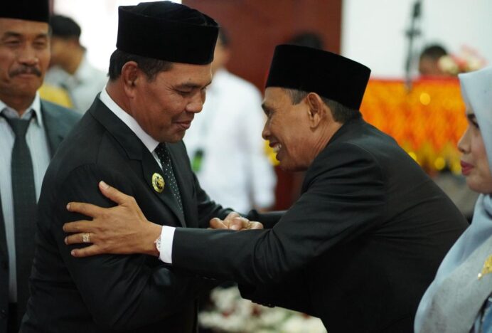 Bupati Aceh Besar Hadiri Pelantikan PAW Anggota DPRK H. Abdul Razak