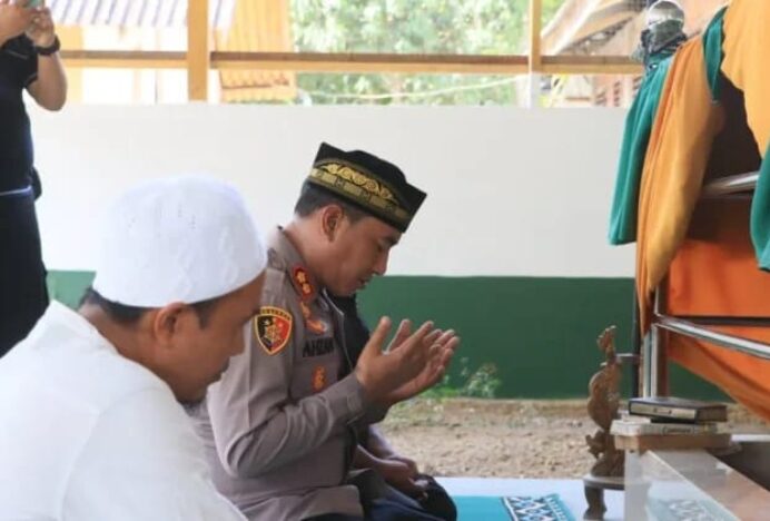 Silaturahmi ke Dayah Cahaya Permata, Kapolres Ziarah Makam Abu Piah Pulo Rungkom
