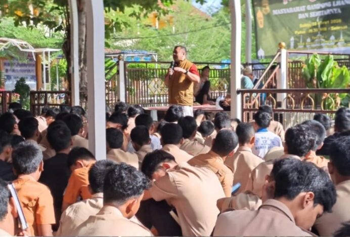 Sekdis Sosial Aceh Motivasi Pelajar SMA Negeri 9 Banda Aceh Jauhi Pergaulan Negatif