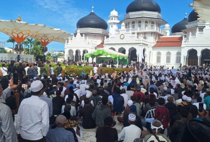 Ribuan Masyarakat Aceh Gelar Doa Bersama di Masjid Raya Baiturrahman, Soroti Lambannya Penanganan Bencana