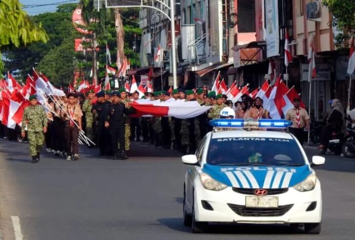 Korem 011/Lilawangsa Kobarkan Kebangsaan Lewat Kirab Raksasa