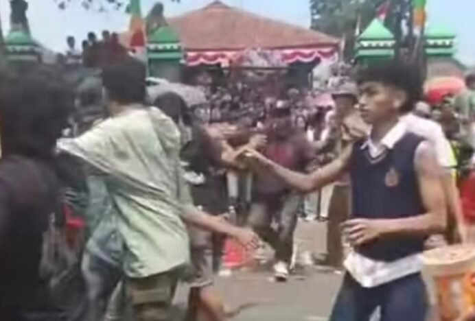 Karnaval Tak Berbudaya, Ketika Perayaan HUT RI Berujung Pengeroyokan Aparat