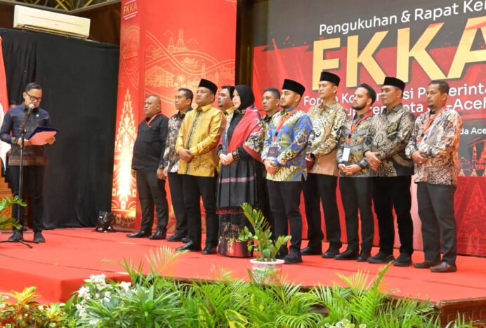Wamendagri Bima Arya Sugiarto Kukuhkan Illiza Sa’aduddin Djamal, Sebagai Koordinator Dewan Pimpinan Forum KKA Periode 2025–2030