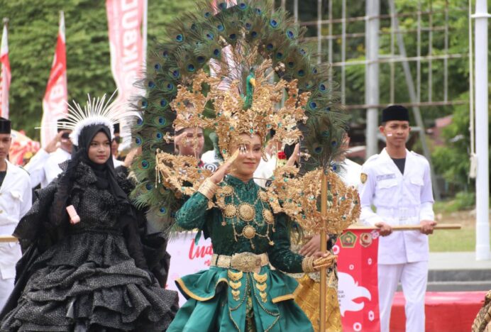 Ribuan Pelajar Meriahkan Karnaval HUT ke-81 RI di Sabang