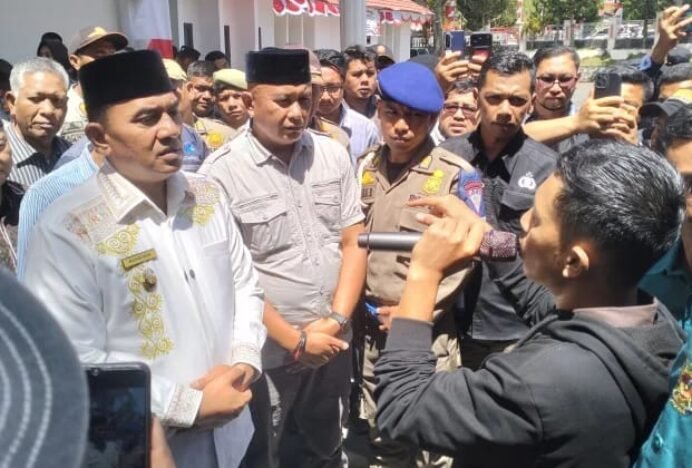 Datangi DPRK Aceh Tengah, Warga Serempah Tuntut Kejelasan Relokasi Kampung