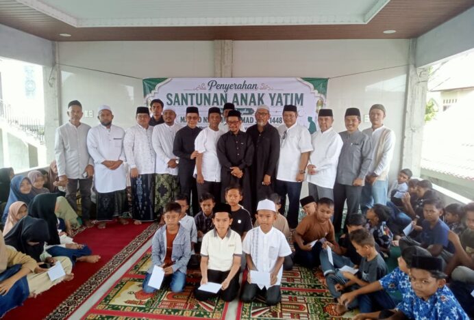 Maulid Akbar Seulimeum Santuni 200 Anak Yatim