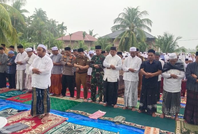 Ratusan Masyarakat Darul Kamal Gelar Shalat Istisqa, Hujan Turun Saat Doa Dipanjatkan