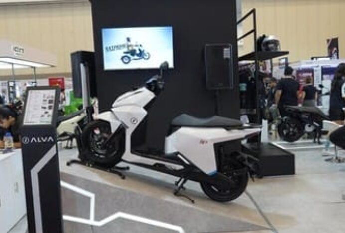 Jualan Motor Listrik Moncer Tanpa Subsidi, Alva Sorot Harga BBM Naik