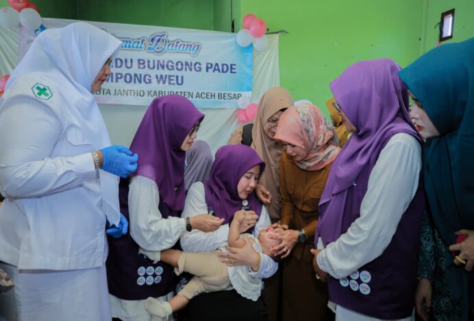 Ketua Posyandu Aceh Besar Tinjau Layanan Kesehatan Gratis di Posyandu Bungong Pade