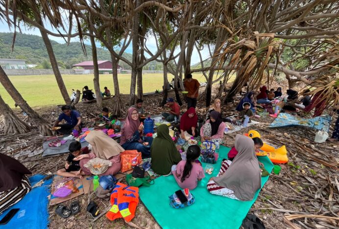 Rabu Habeuh, Masyarakat Pulo Aceh Gelar Kenduri dan Doa Tolak Bala di Pinggir Pantai