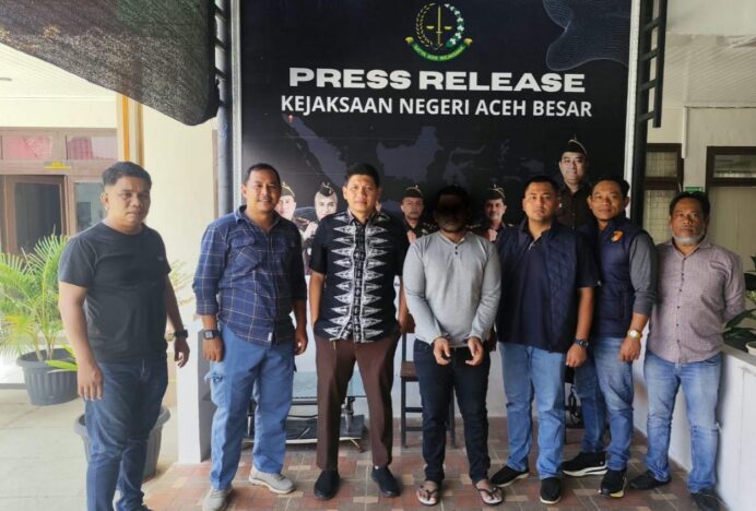 Polisi Serahkan Tersangka Kasus Pengancaman dan Pemerasan di Bukit Lamreh ke Kejari Aceh Besar