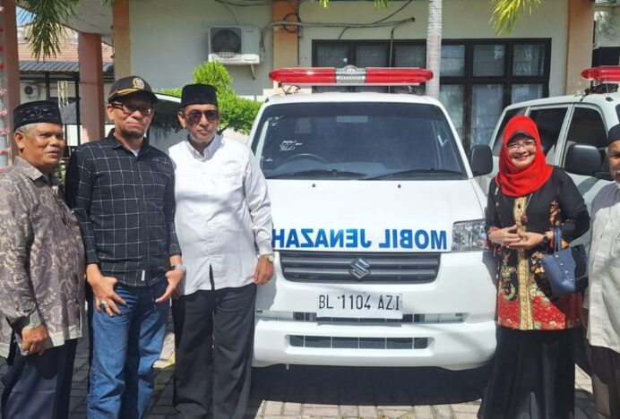 Dari Aspirasi Menjadi Aksi, Wakil Ketua DPRK Banda Aceh Musriadi Serahkan Ambulans untuk Warga Kopelma Darussalam