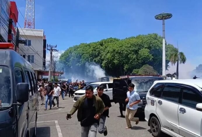 Peringatan Damai Aceh Berlangsung Ricuh, Aparat Lepaskan Tembakan Gas Air Mata