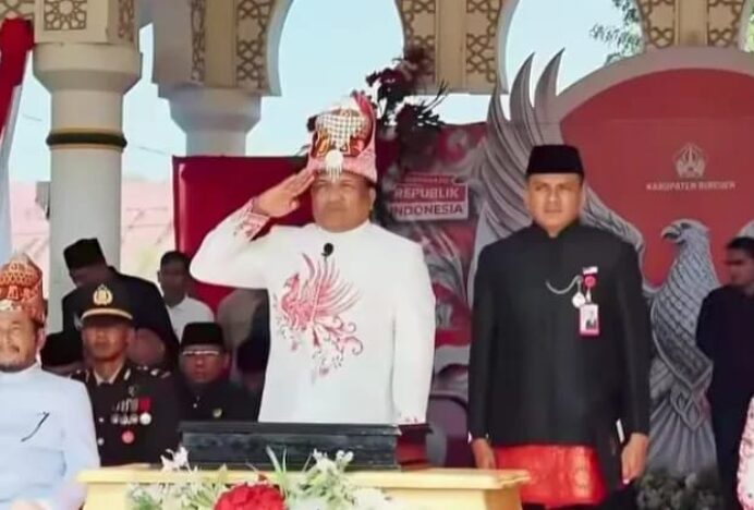 Bupati Muklis Pimpin Upacara HUT ke-81 RI Bernuansa Budaya Aceh