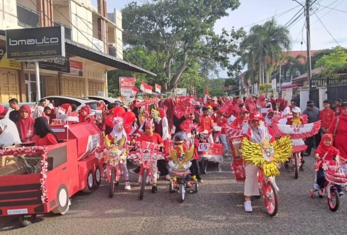 Sepeda Hias dan Jalan Santai Semarakkan Perayaan HUT Ke-81 Kemerdekaan RI di Geuceu Komplek