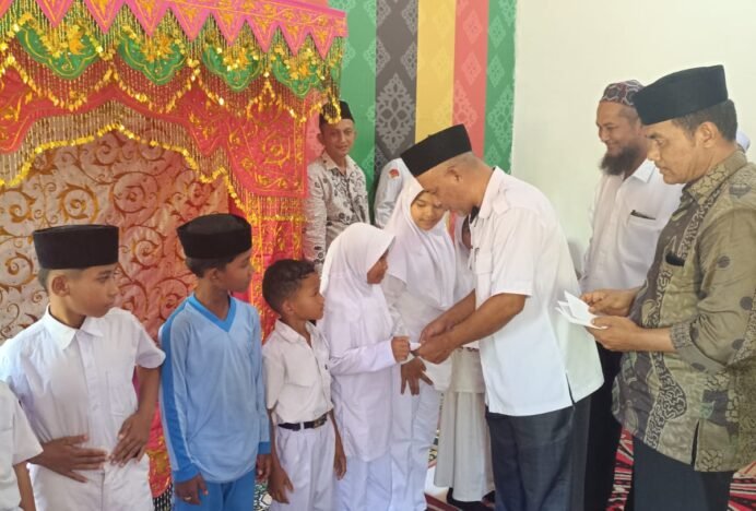 Santuni Anak Yatim, Lepas Sambut Kepala KUA Lembah Seulawah Berlangsung Khidmat