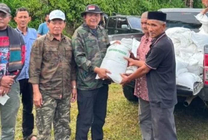 Tembus Desa Terpencil Lesten, Bupati Gayo Lues Salurkan Bantuan Pangan