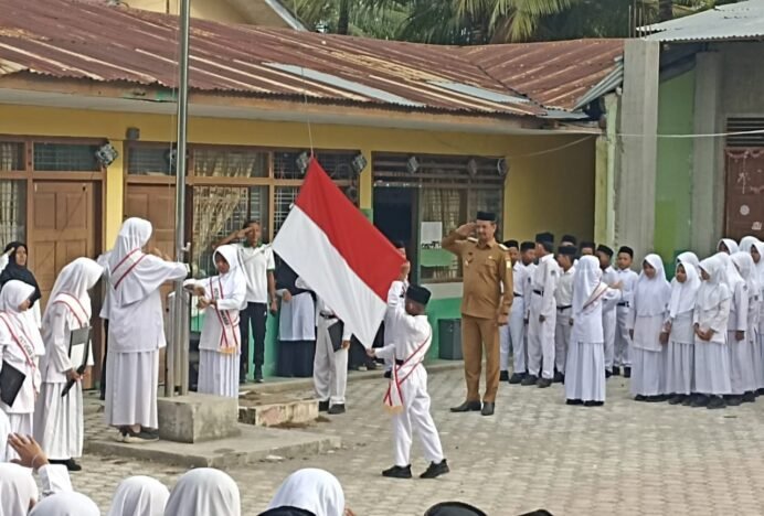 Irup di MIN 25 Aceh Besar, Camat Kuta Baro Ajak Murid Teladani Sifat Rasulullah