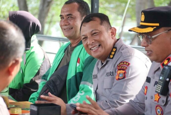 Ngopi Bareng Ojol, Kapolresta Banda Aceh Serap Aspirasi dan Berikan Bantuan
