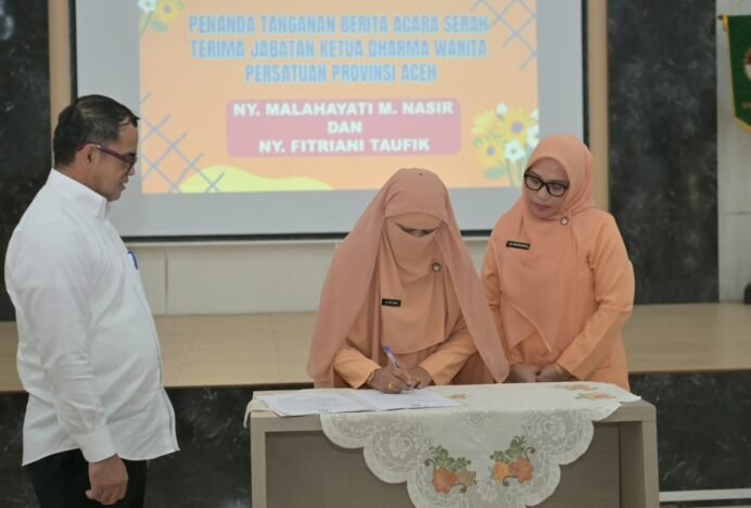 Plt Sekda Aceh Hadiri Serah Terima Jabatan Ketua DWP Aceh