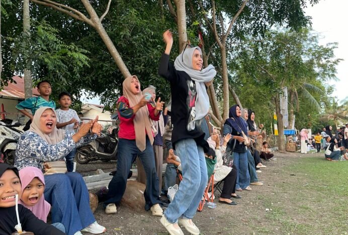 Wasit Punya Peluit, Emak Punya Toa