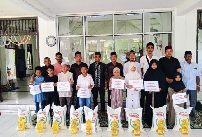 Maulid Nabi di Gampong Blang Dalam Diwarnai Santunan untuk Sembilan Anak Yatim