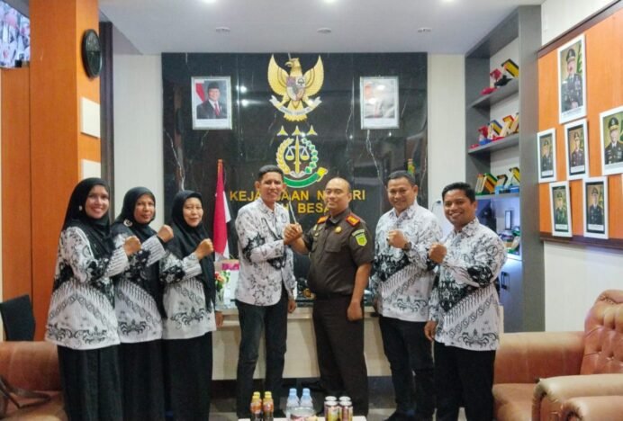 PGRI Aceh Besar Silaturahmi dengan Kajari, Perkuat Sinergi dan Perlindungan Guru