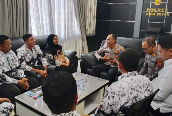 Silaturahmi dengan PGRI, Kapolres Aceh Besar Tegaskan Dukungan Penuh untuk Guru