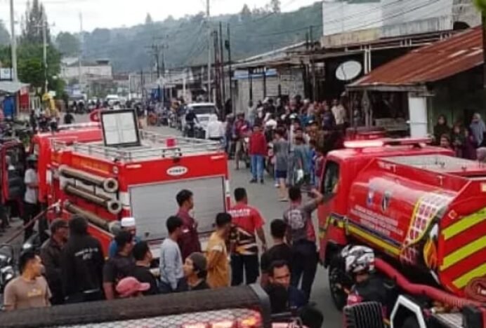 Kebakaran Hanguskan Rumah Warga di Pendere Saril Bebesen